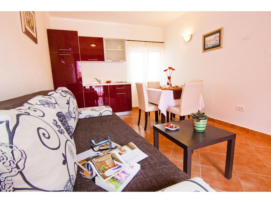 Apartments Cambi Kastela Bagian luar foto