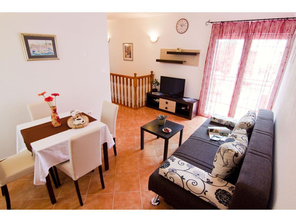 Apartments Cambi Kastela Ruang foto