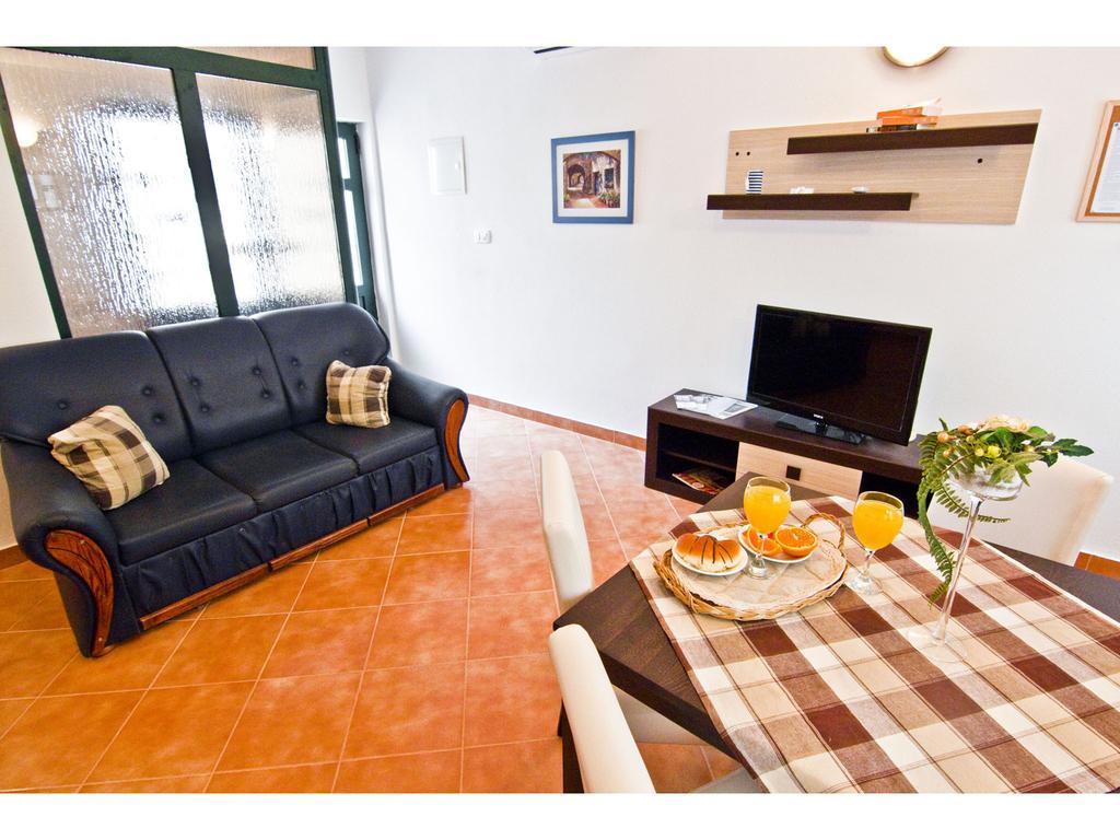 Apartments Cambi Kastela Bagian luar foto