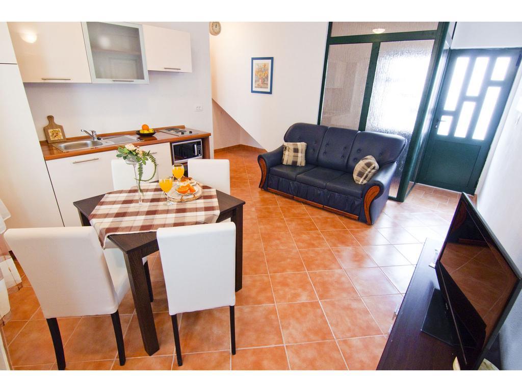 Apartments Cambi Kastela Ruang foto